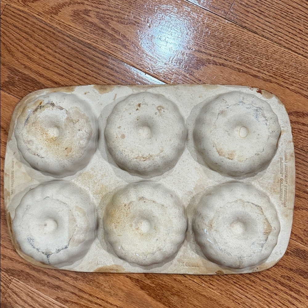 Pampered Chef Family Heritage Stoneware Mini Fluted Bundt Pan Classic Collection - Picture 2 of 9